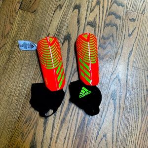 Like new small shin guards 3 -4yo